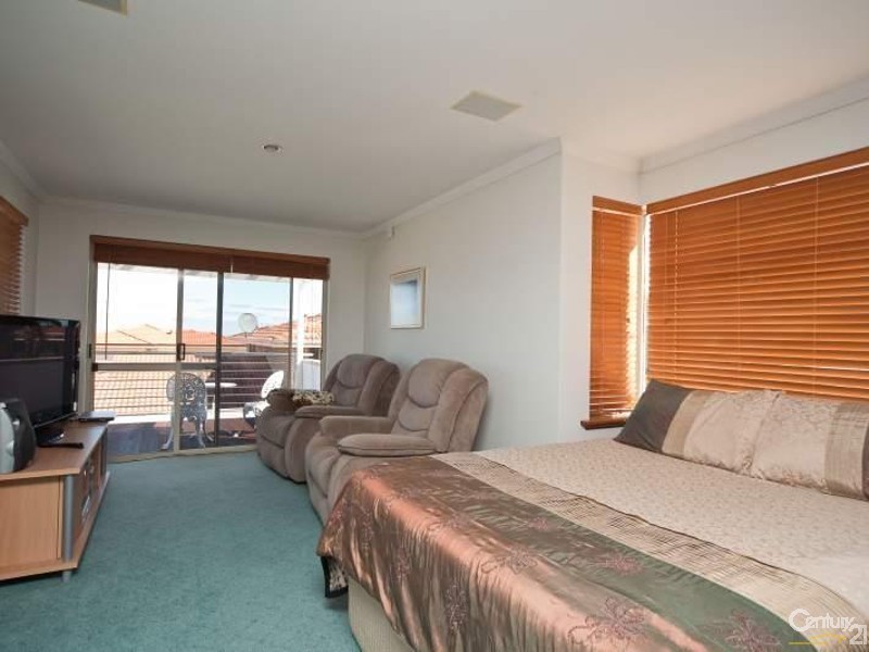 33 Parakeet Way, Coogee WA 6166