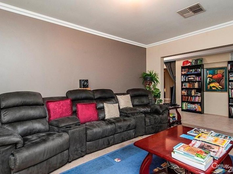 9 Moombaki Avenue, Bertram WA 6167