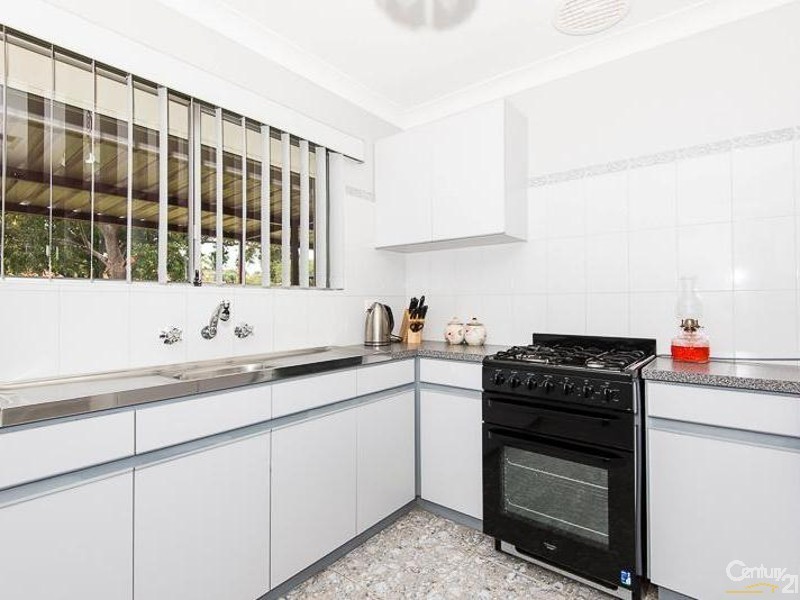16 Selsdon Road, Camillo WA 6111