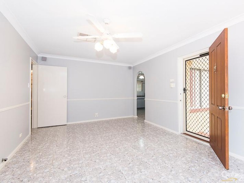 16 Selsdon Road, Camillo WA 6111