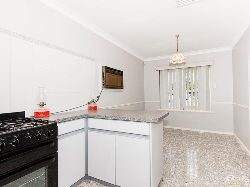 16 Selsdon Road, Camillo WA 6111