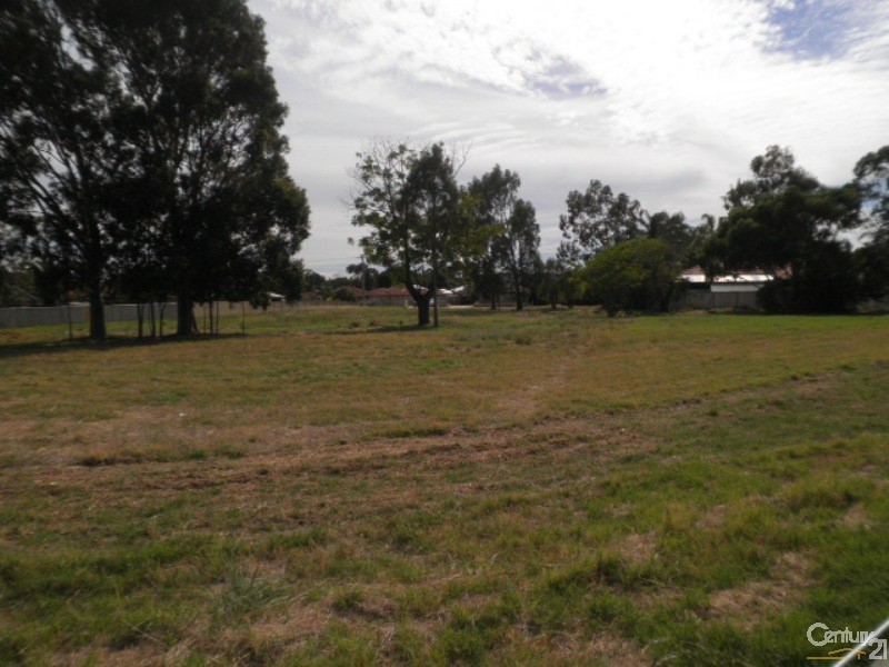 31 Dellar Road, Maddington WA 6109