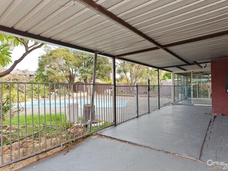 18 Oriole Way, Thornlie WA 6108