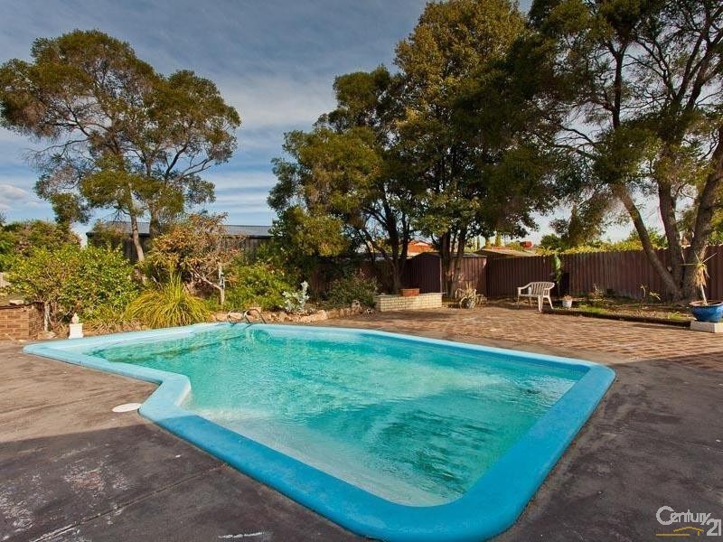 18 Oriole Way, Thornlie WA 6108