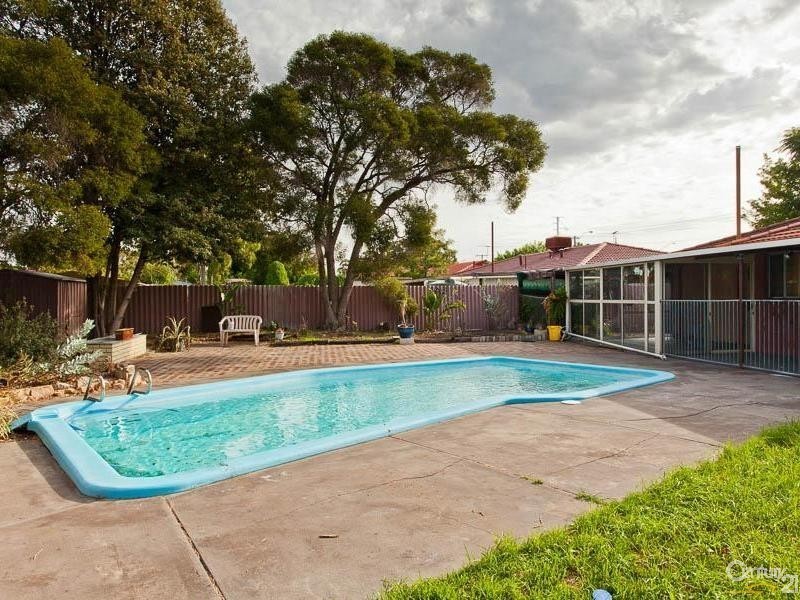 18 Oriole Way, Thornlie WA 6108