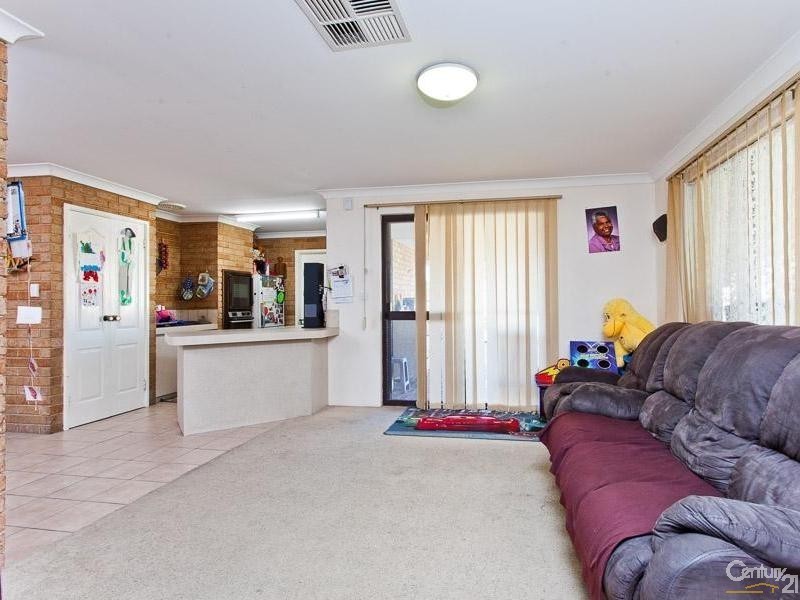 8 Petrel Court, Huntingdale WA 6110