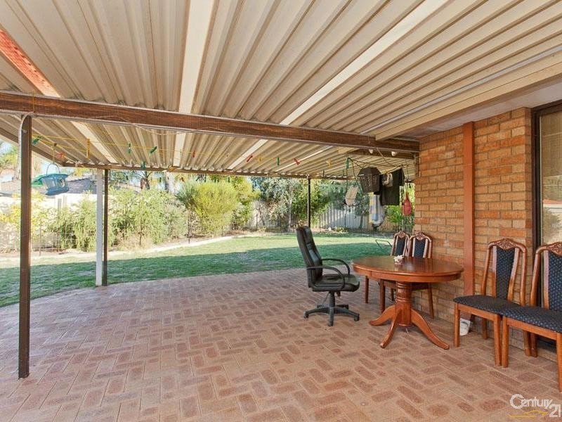 8 Petrel Court, Huntingdale WA 6110