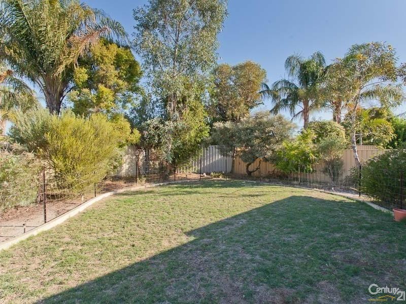 8 Petrel Court, Huntingdale WA 6110