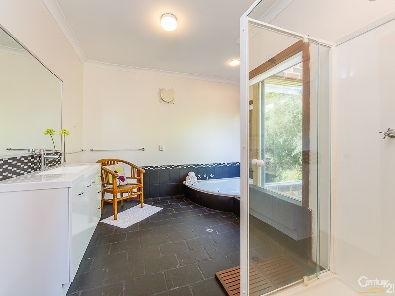 13 Mackie Road, Roleystone WA 6111