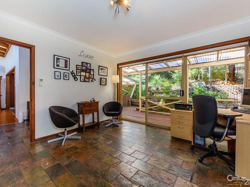 13 Mackie Road, Roleystone WA 6111