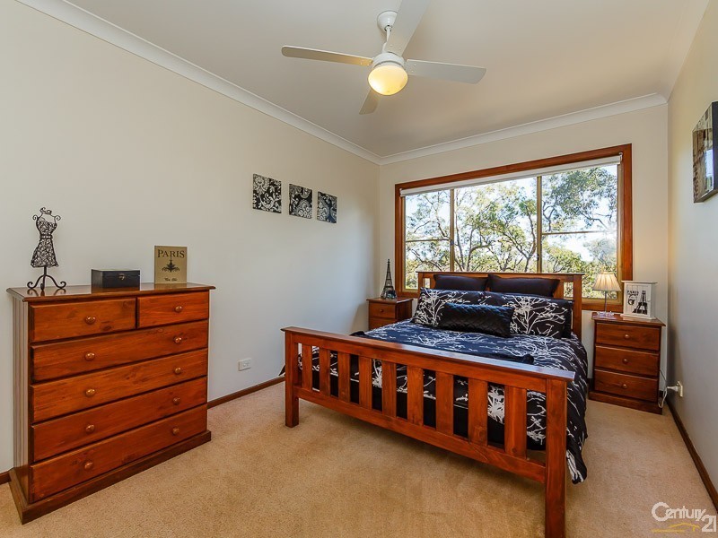 13 Mackie Road, Roleystone WA 6111