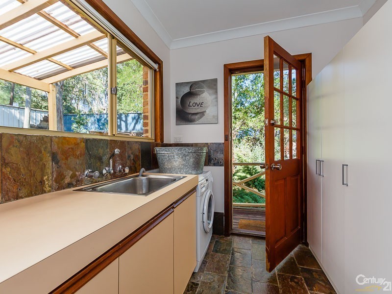 13 Mackie Road, Roleystone WA 6111