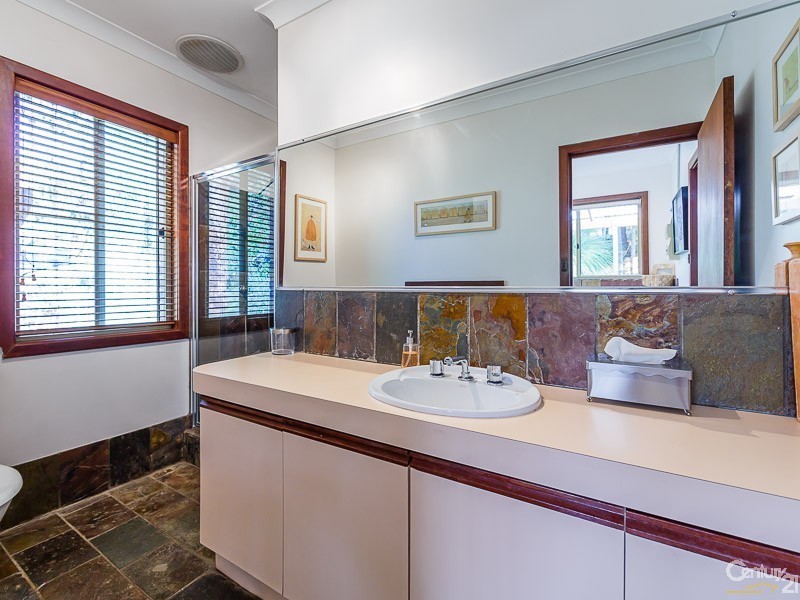 13 Mackie Road, Roleystone WA 6111