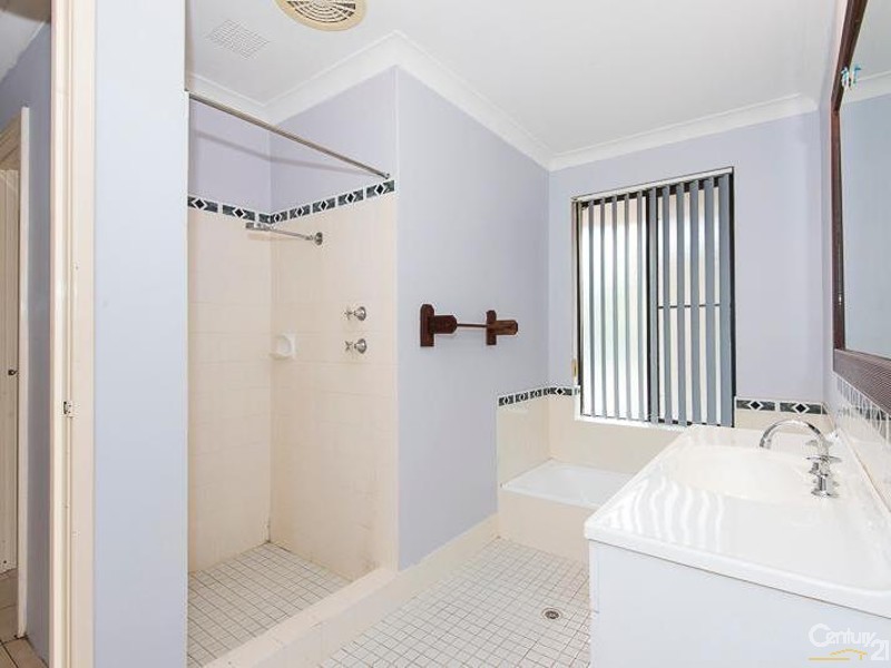 4 Melba Place, Thornlie WA 6108