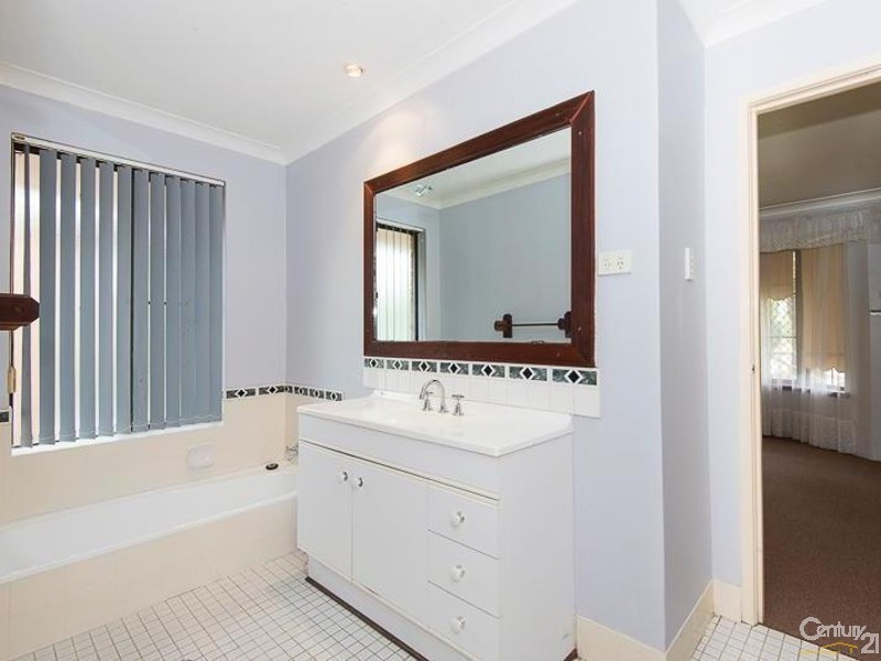 4 Melba Place, Thornlie WA 6108