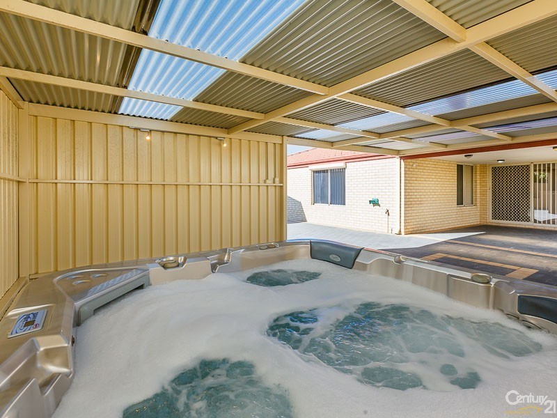 12 Levis Drive, Canning Vale WA 6155