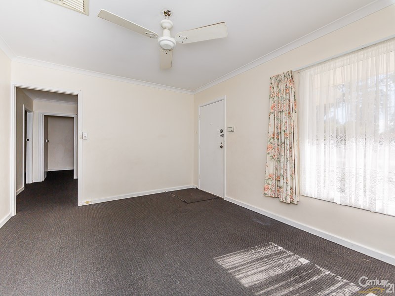 15 Broadley Place, Gosnells WA 6110