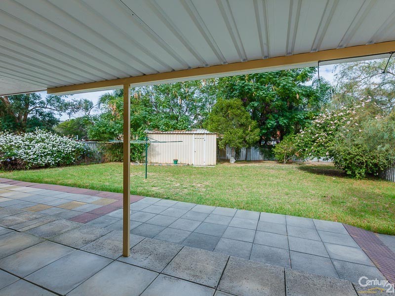 15 Broadley Place, Gosnells WA 6110