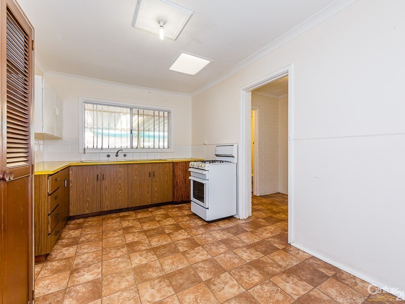 15 Broadley Place, Gosnells WA 6110