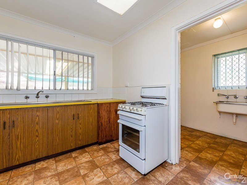 15 Broadley Place, Gosnells WA 6110