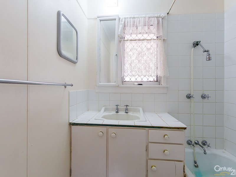 15 Broadley Place, Gosnells WA 6110