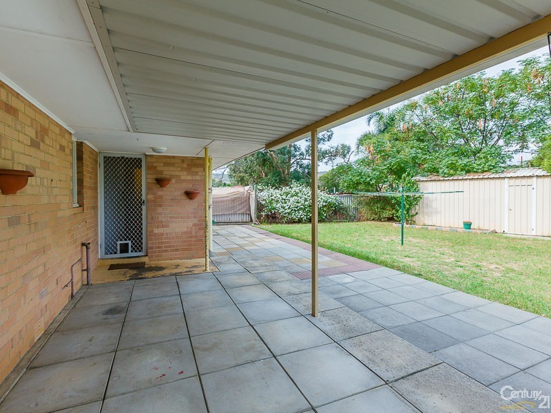 15 Broadley Place, Gosnells WA 6110