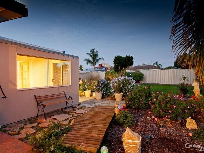 23 Kenmare Avenue, Thornlie WA 6108