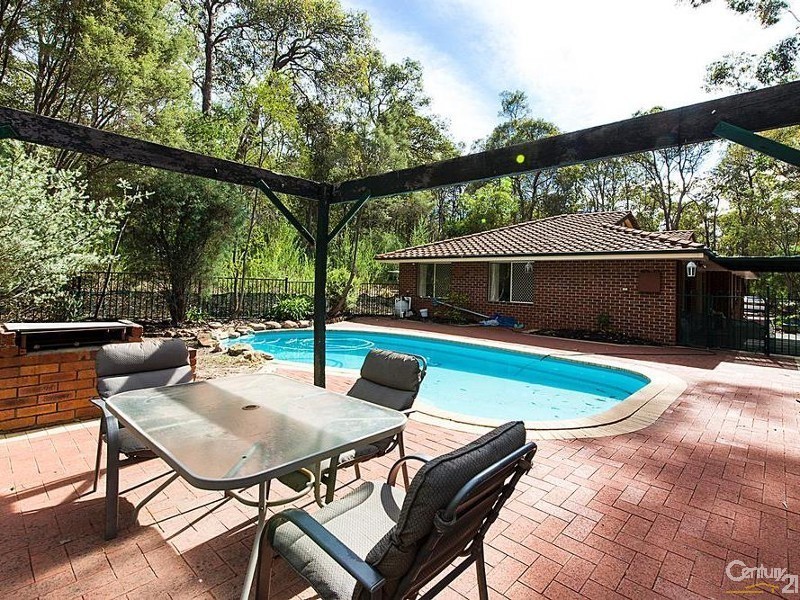 805 Gill Street, Mundaring WA 6073