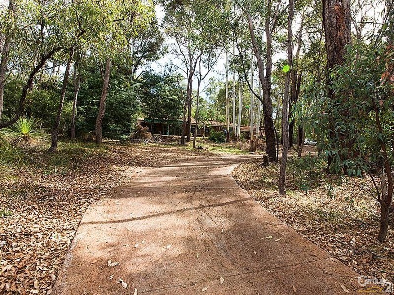 805 Gill Street, Mundaring WA 6073