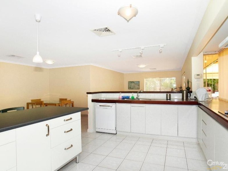 19 Treaty Oak Cove, Bibra Lake WA 6163