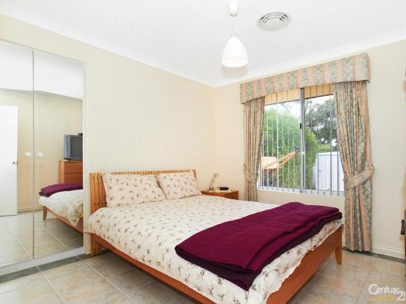 19 Treaty Oak Cove, Bibra Lake WA 6163