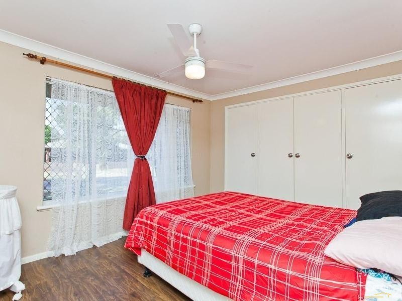 12 Durnsford Way, Camillo WA 6111