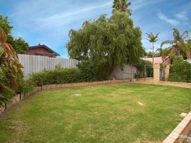 3 Maitland Place, Thornlie WA 6108