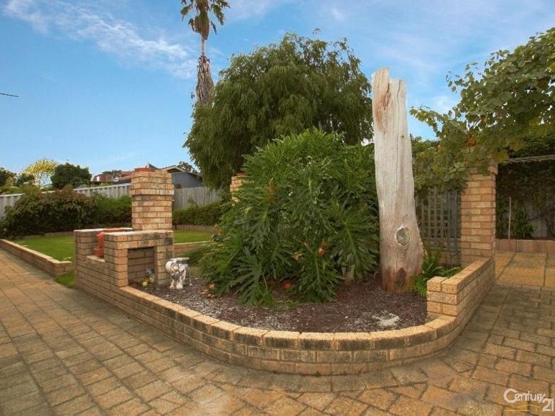 3 Maitland Place, Thornlie WA 6108