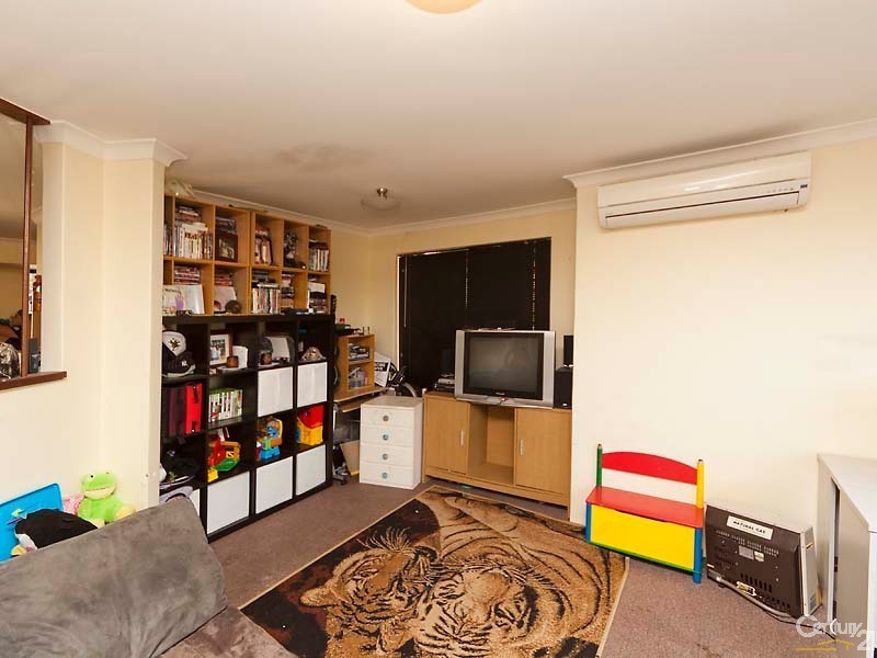 4 Cowlishaw Rise, Parmelia WA 6167