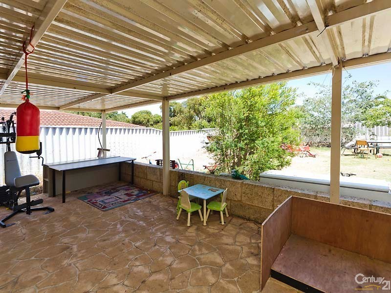 4 Cowlishaw Rise, Parmelia WA 6167