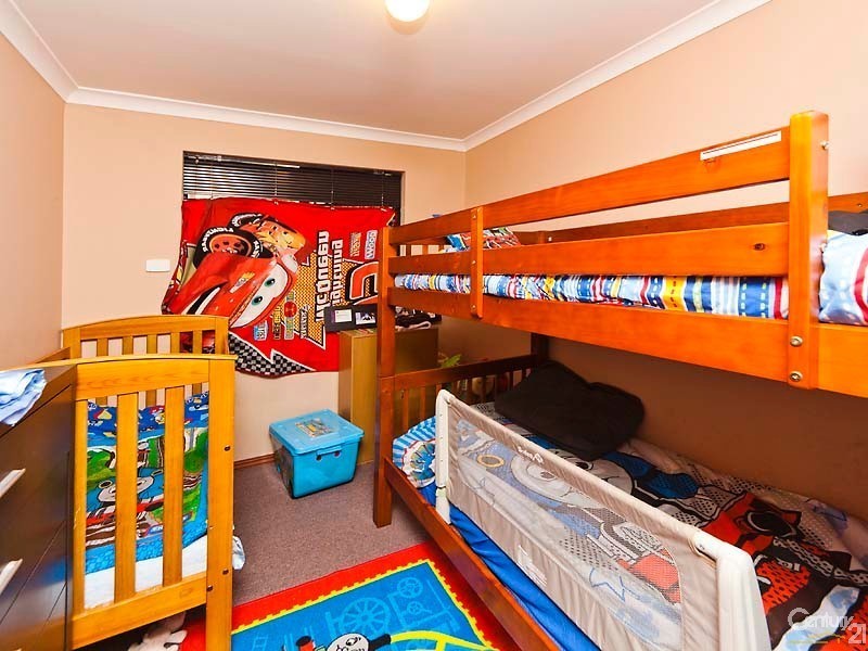 4 Cowlishaw Rise, Parmelia WA 6167