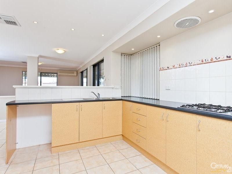 2 Turf Glen, Thornlie WA 6108