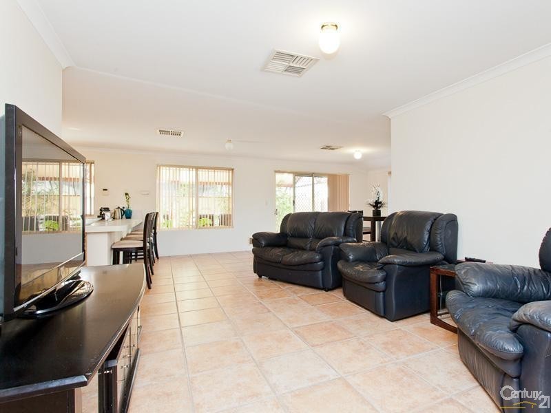 60 Cardiff Loop, Huntingdale WA 6110