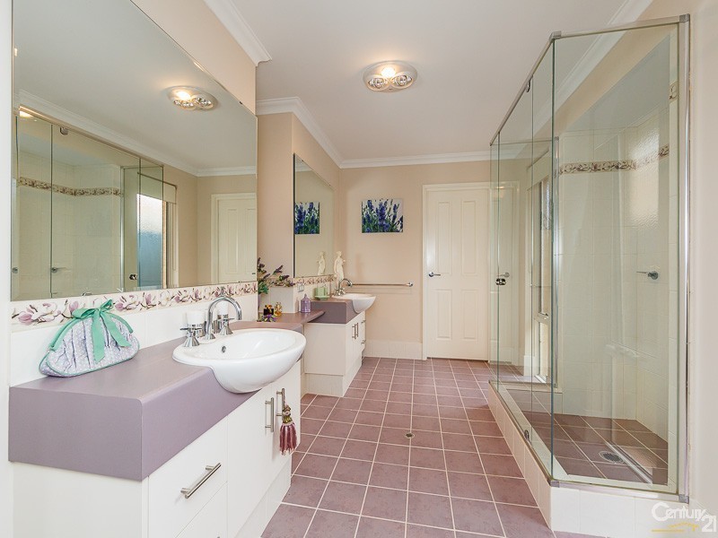 5 Tonbridge Way, Thornlie WA 6108