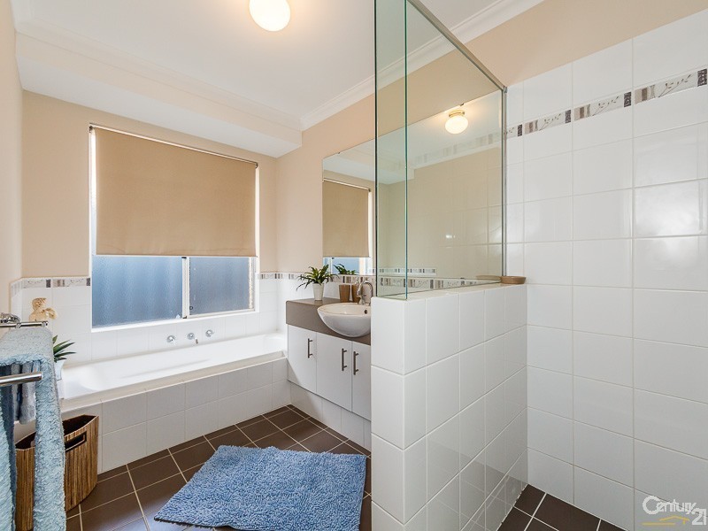 5 Tonbridge Way, Thornlie WA 6108