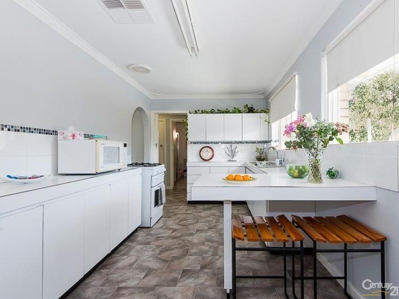 17 Lennox Road, Thornlie WA 6108