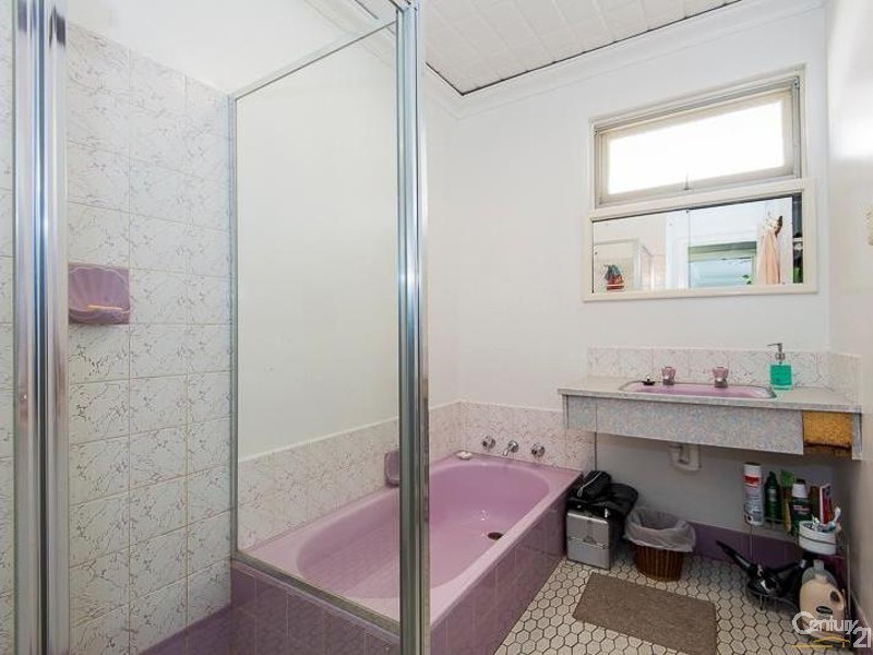 17 Lennox Road, Thornlie WA 6108