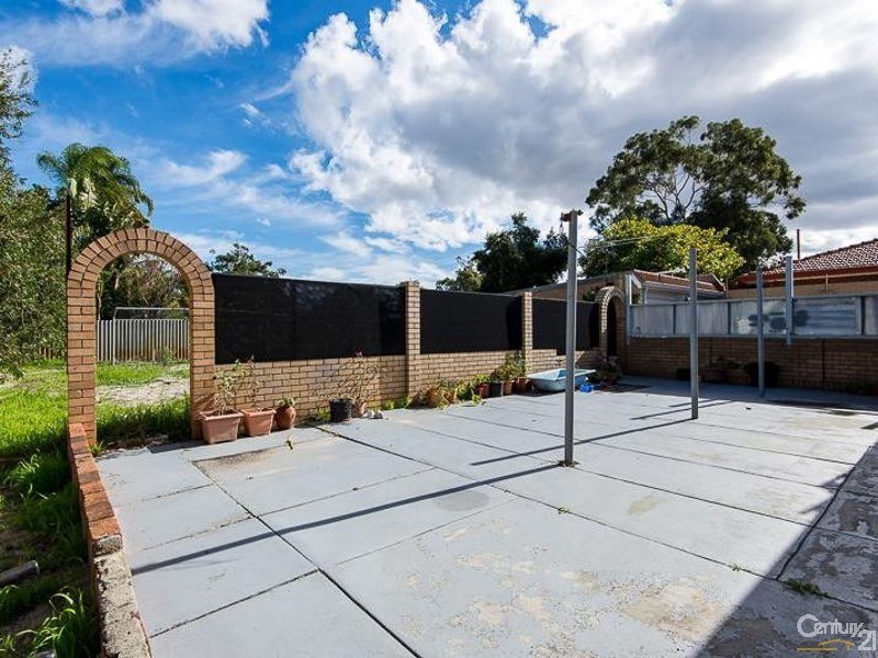 17 Lennox Road, Thornlie WA 6108