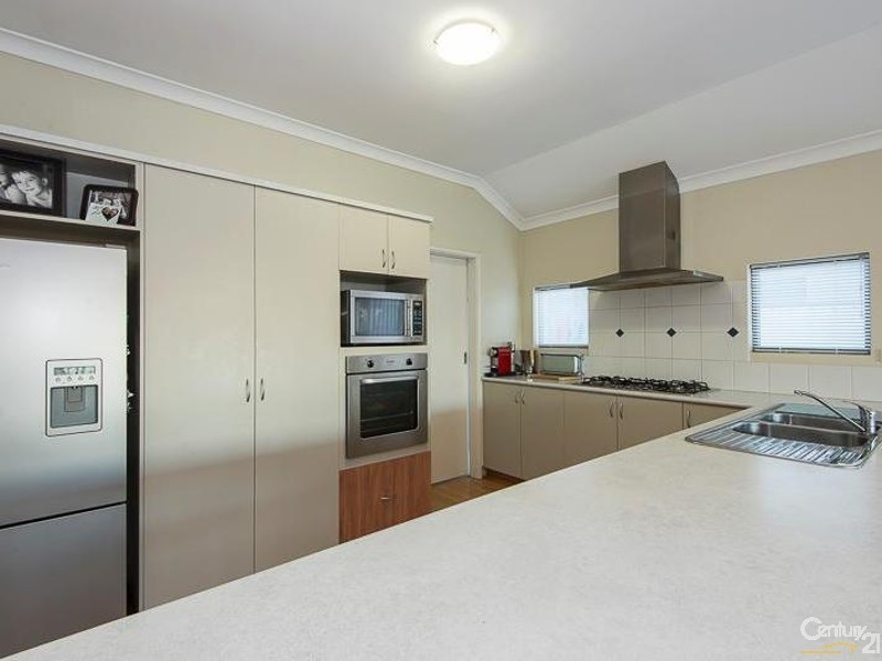 2/21 Monroe Turn, Success WA 6164