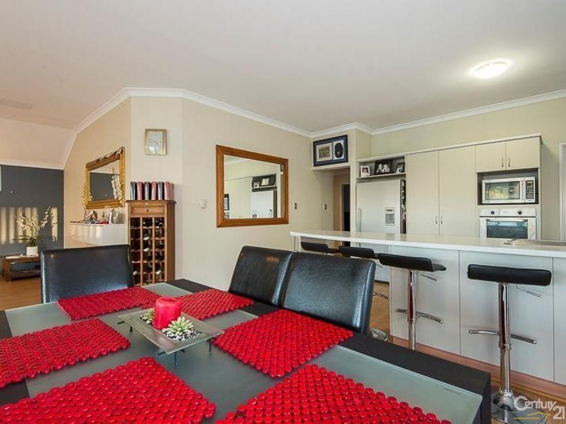 2/21 Monroe Turn, Success WA 6164