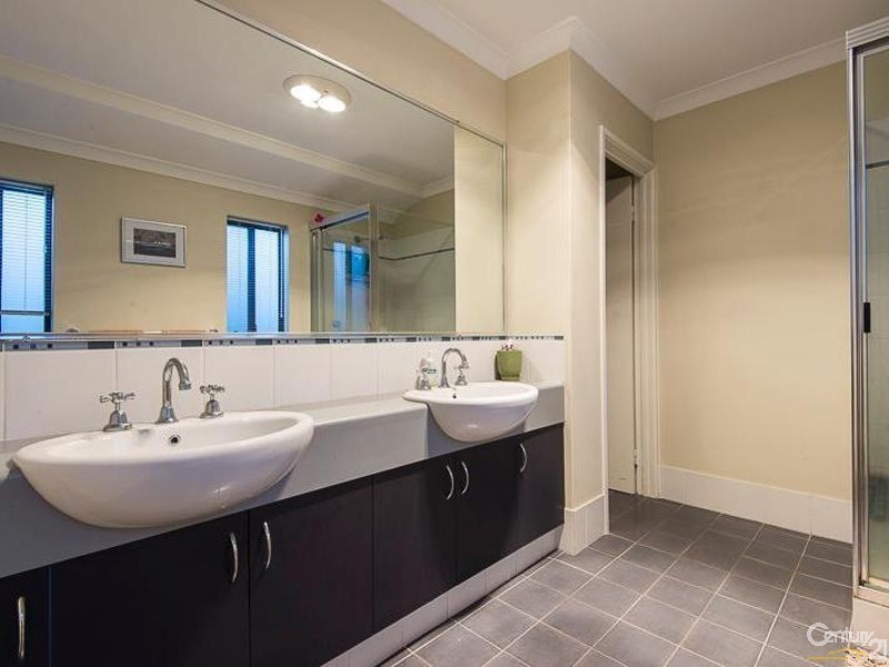 2/21 Monroe Turn, Success WA 6164