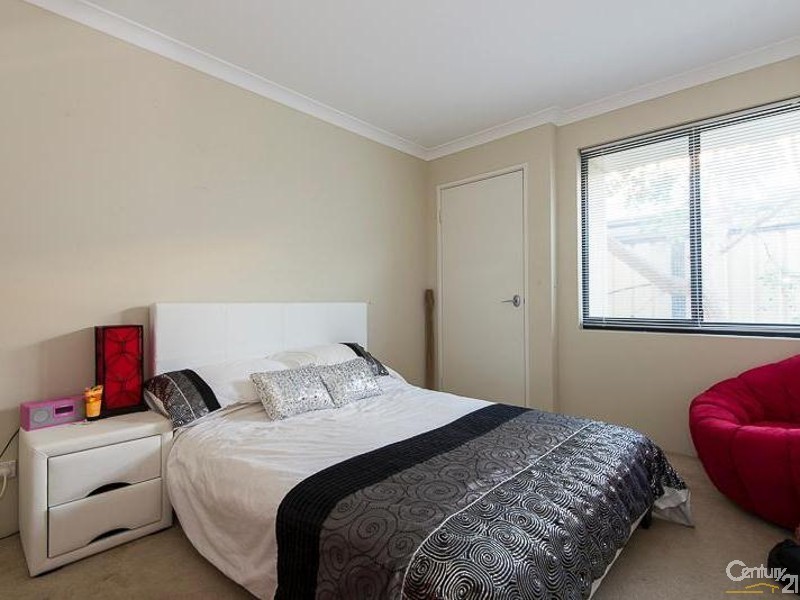 2/21 Monroe Turn, Success WA 6164