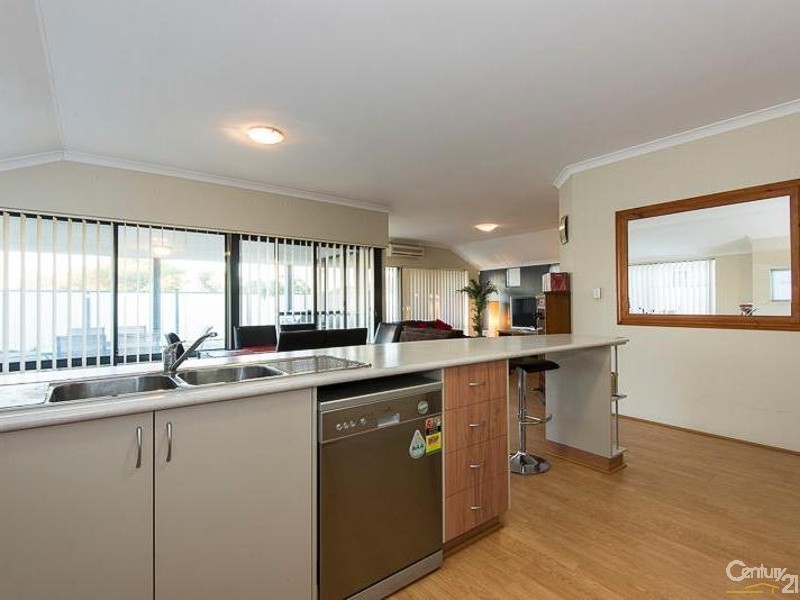 2/21 Monroe Turn, Success WA 6164