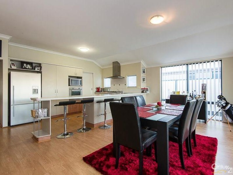 2/21 Monroe Turn, Success WA 6164